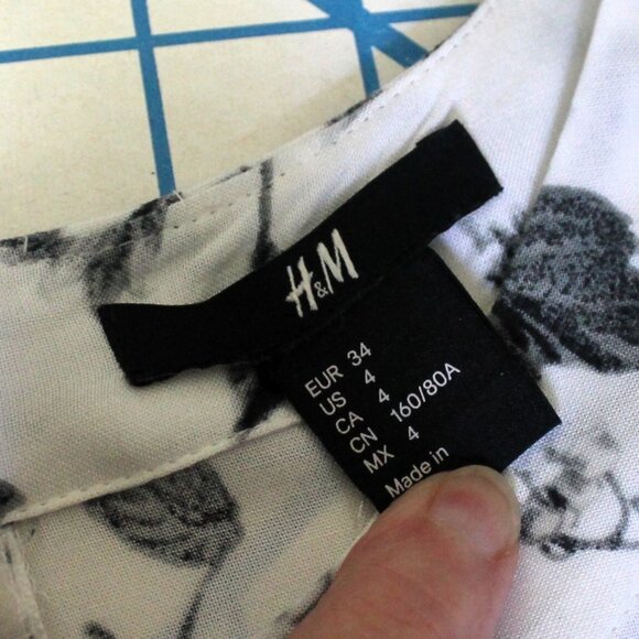 H&M Dress, Size 4 (Fits Like a 2) - Picture 8 of 9